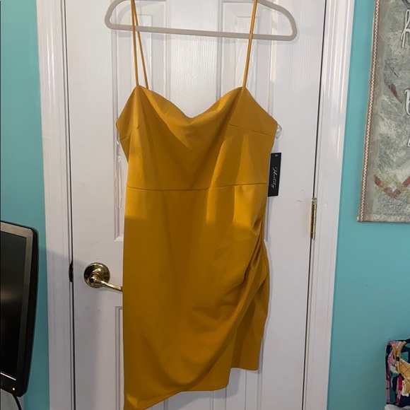 Asymmetrical dress - Picture 1 of 4